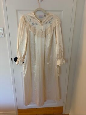 Vintage dead stock Lace-Trim Nightgown